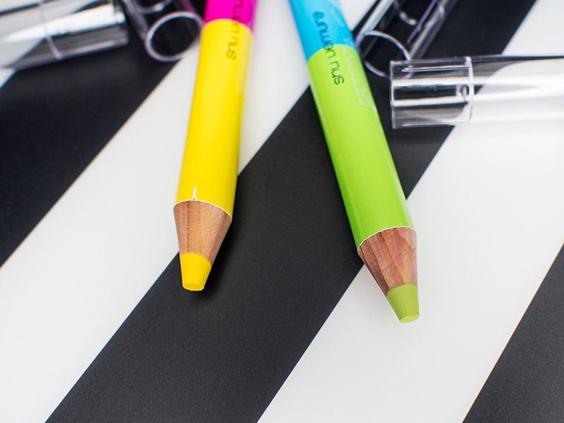 photo shu-uemura-haute-street-05-dual-ended-eye-color-pencil.jpg
