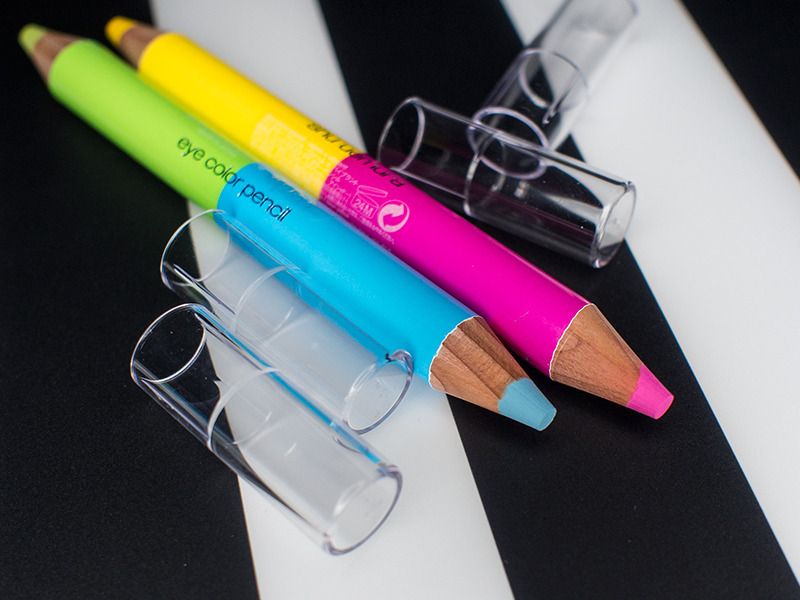 photo shu-uemura-haute-street-06-dual-ended-eye-color-pencil.jpg