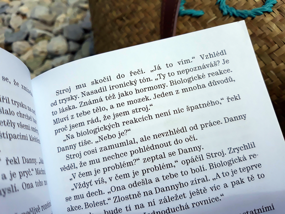 Citát o láske z knižky Město, nedlouho poté (fotené ešte na pláži v Chorvátsku)